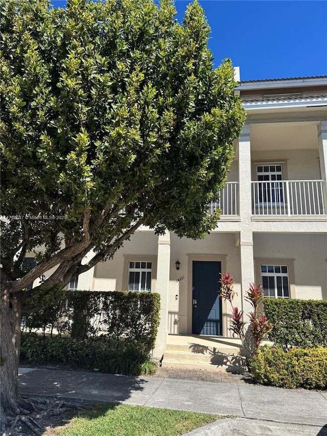 view of front of property featuring stucco siding