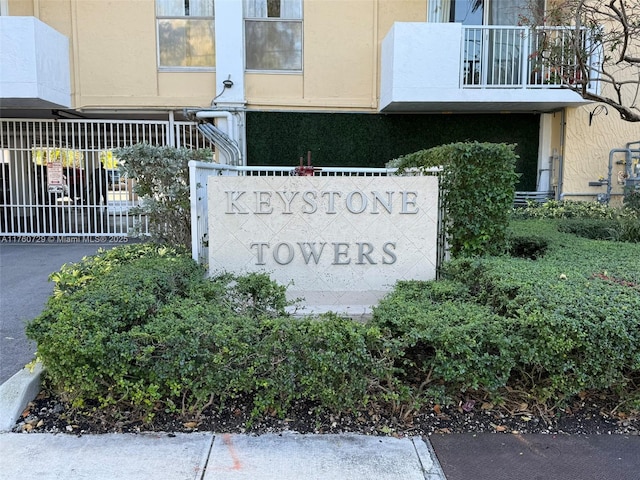 community / neighborhood sign featuring fence