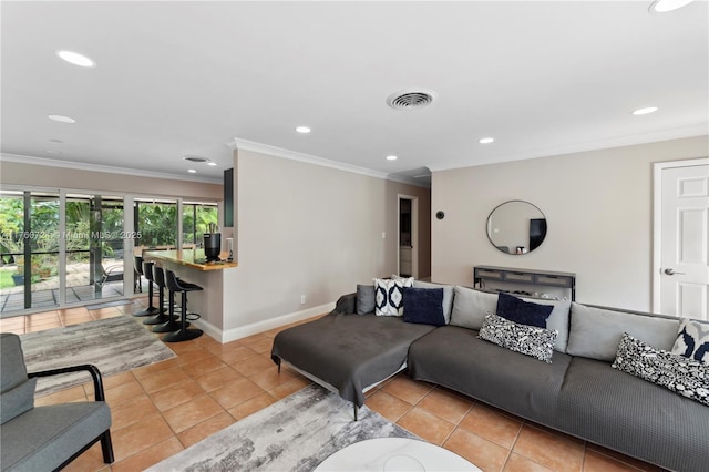 living area with visible vents, recessed lighting, baseboards, and ornamental molding