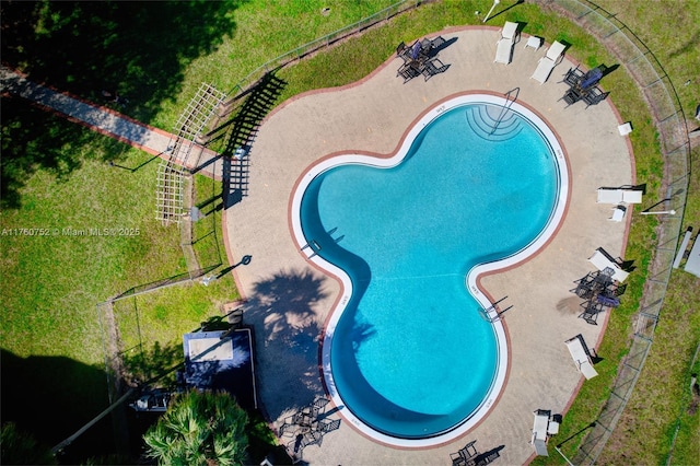 view of swimming pool