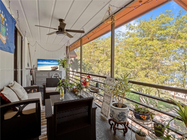 sunroom / solarium featuring ceiling fan