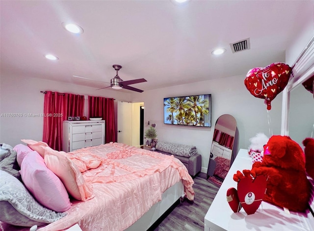 bedroom featuring a ceiling fan, recessed lighting, wood finished floors, and visible vents