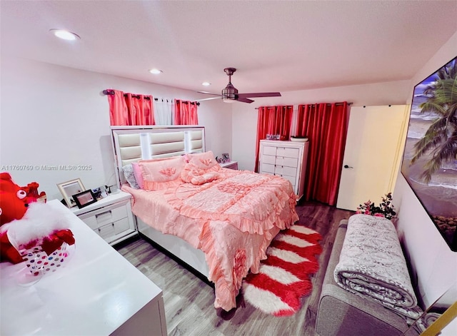 bedroom featuring recessed lighting, dark wood-type flooring, and ceiling fan