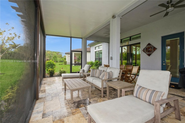 sunroom with ceiling fan