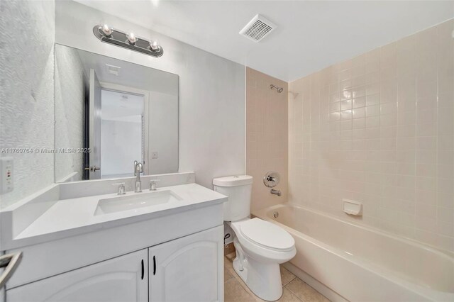 117 Lake Emerald Dr Unit 408, Oakland Park, FL 33309 - hallway featuring a sink and light tile patterned floors