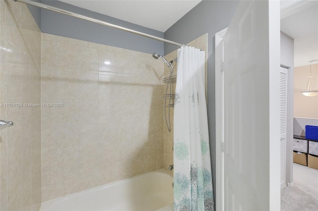 bathroom with shower / bath combo