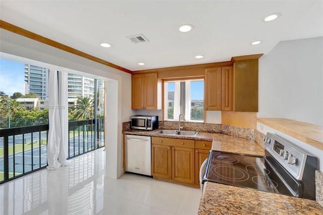 kitchen featuring visible vents, a sink, recessed lighting, stainless steel appliances, and light tile patterned floors