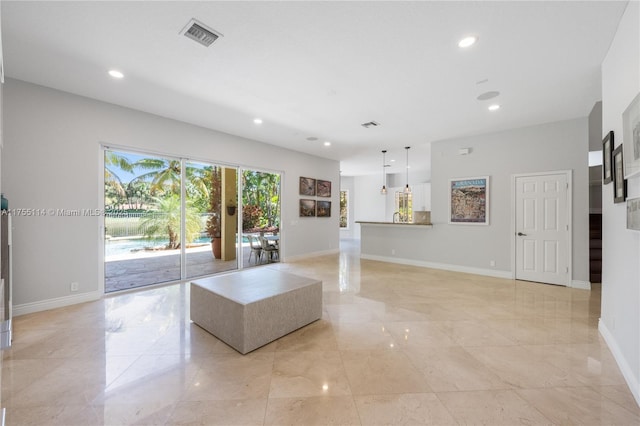 living area featuring visible vents, baseboards, recessed lighting, and marble finish floor