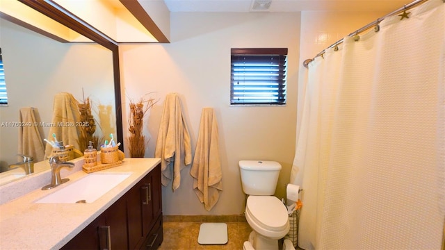 full bathroom with visible vents, toilet, vanity, and a shower with curtain