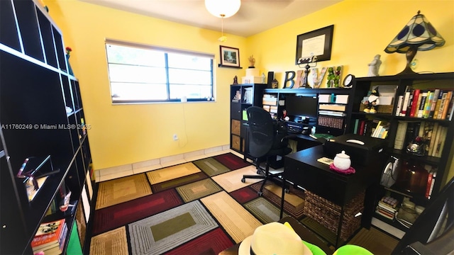 office area featuring baseboards and ceiling fan