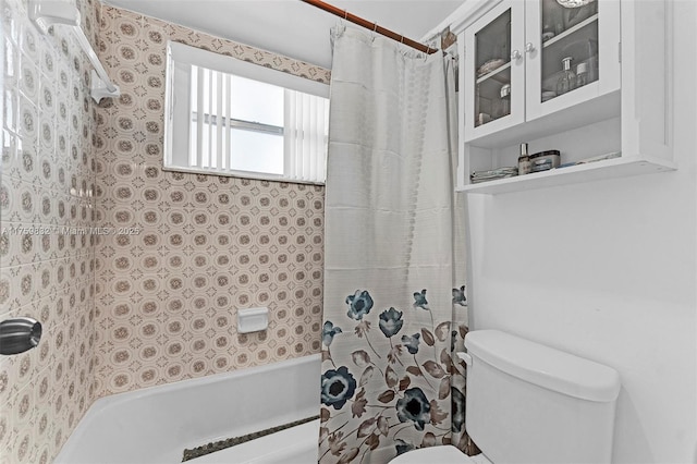 full bathroom featuring shower / tub combo with curtain and toilet