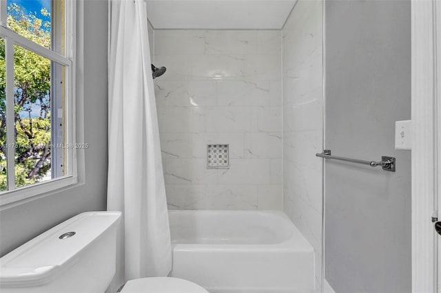 full bathroom with shower / bath combination with curtain and toilet