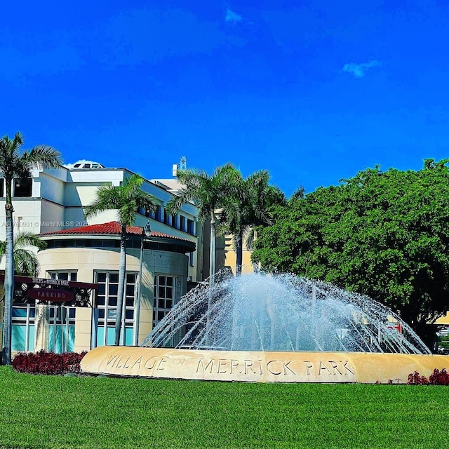 view of home's community featuring a yard