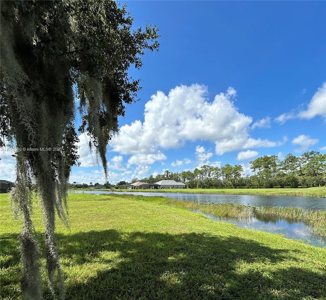 Listing photo 2 for 17060 Serengeti Cir, Fort Myers FL 33920