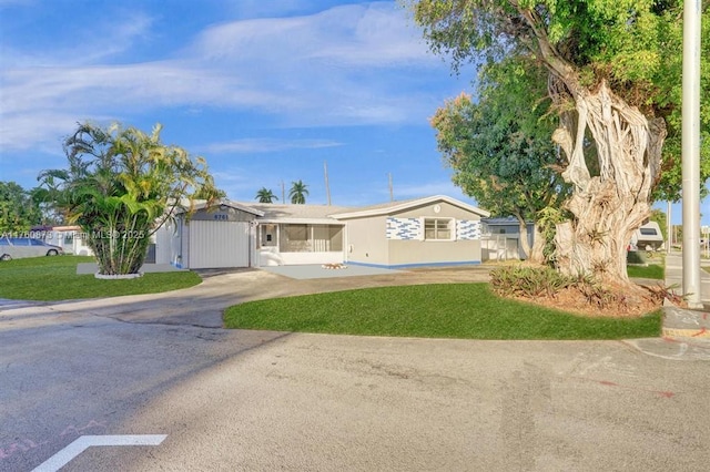 single story home with driveway and a front yard