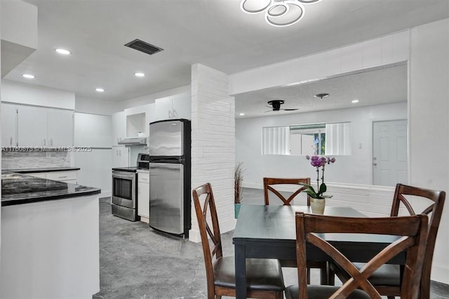 dining space featuring recessed lighting, visible vents, concrete floors, and a ceiling fan