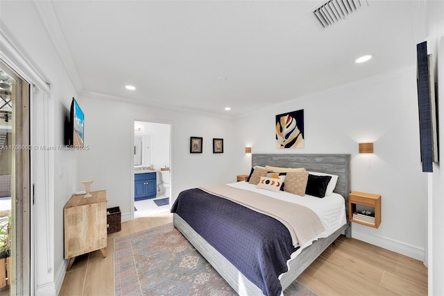 bedroom featuring light wood finished floors, visible vents, baseboards, ornamental molding, and recessed lighting