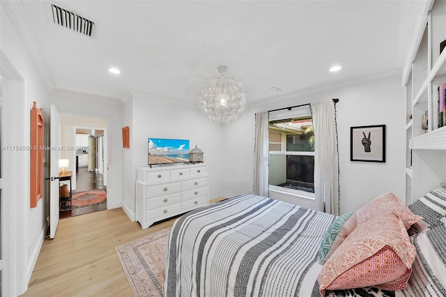 bedroom with visible vents, baseboards, ornamental molding, recessed lighting, and light wood-style floors