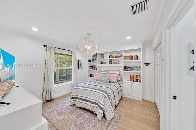 bedroom featuring recessed lighting, visible vents, baseboards, and light wood-style flooring