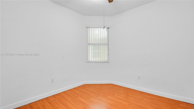 unfurnished room featuring light wood-type flooring, baseboards, and ceiling fan