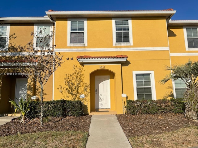 view of front facade featuring stucco siding