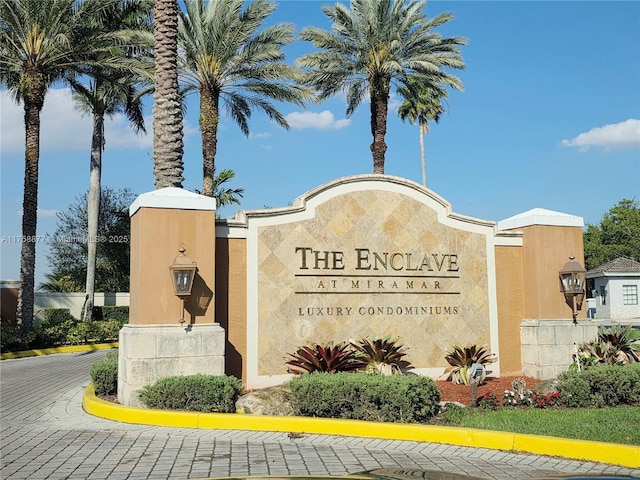 view of community / neighborhood sign