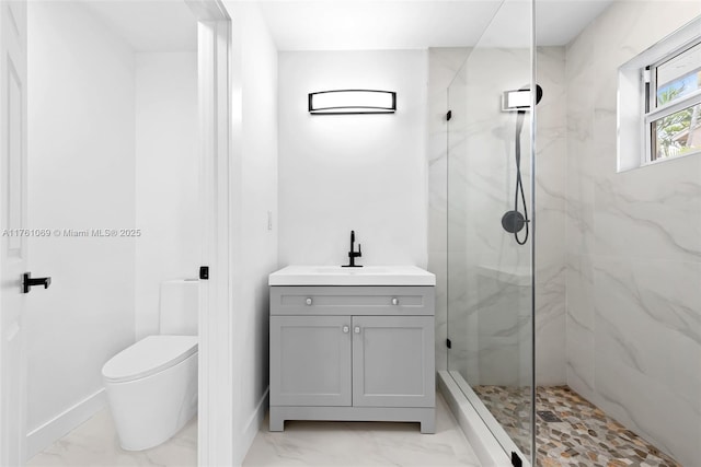 834 Cumberland Ter, Davie, FL 33325 - full bath featuring a marble finish shower, toilet, marble look tiles, and vanity