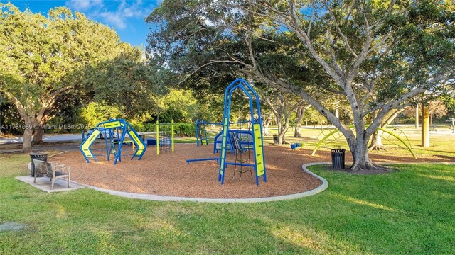 834 Cumberland Ter, Davie, FL 33325 - communal playground with a yard
