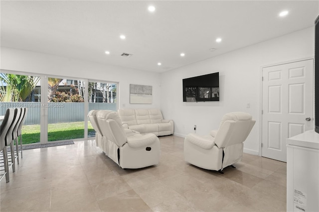 living area with visible vents, recessed lighting, and baseboards