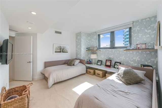 bedroom featuring visible vents, light carpet, recessed lighting, wallpapered walls, and baseboards