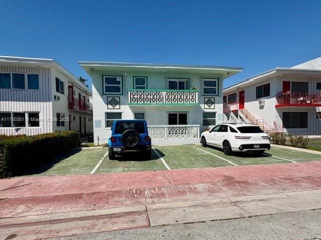 view of front facade with uncovered parking