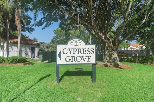 community sign featuring a lawn