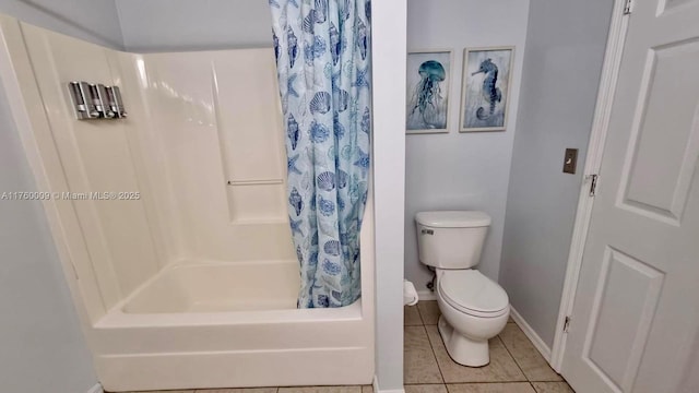 full bath featuring tile patterned flooring, shower / bath combination with curtain, toilet, and baseboards