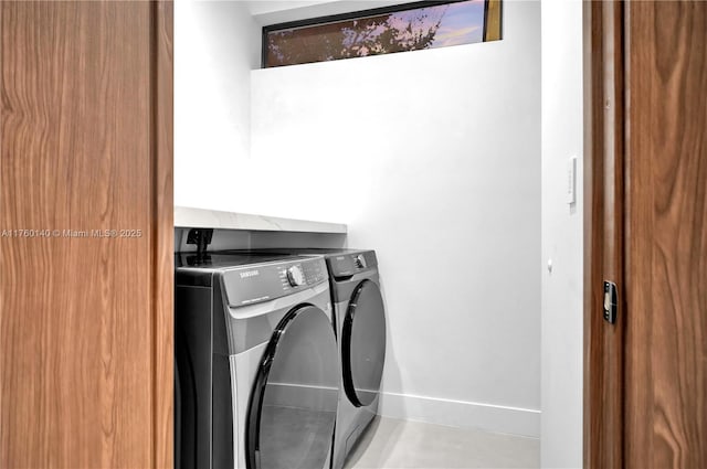laundry area with washer and clothes dryer, laundry area, and baseboards