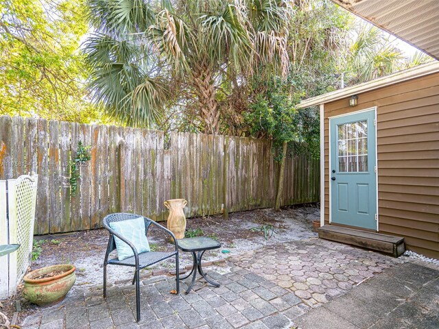 1735 18th St, Vero Beach, FL 32960 - view of patio / terrace
