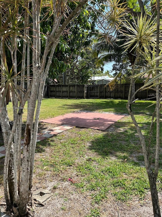 view of yard featuring fence