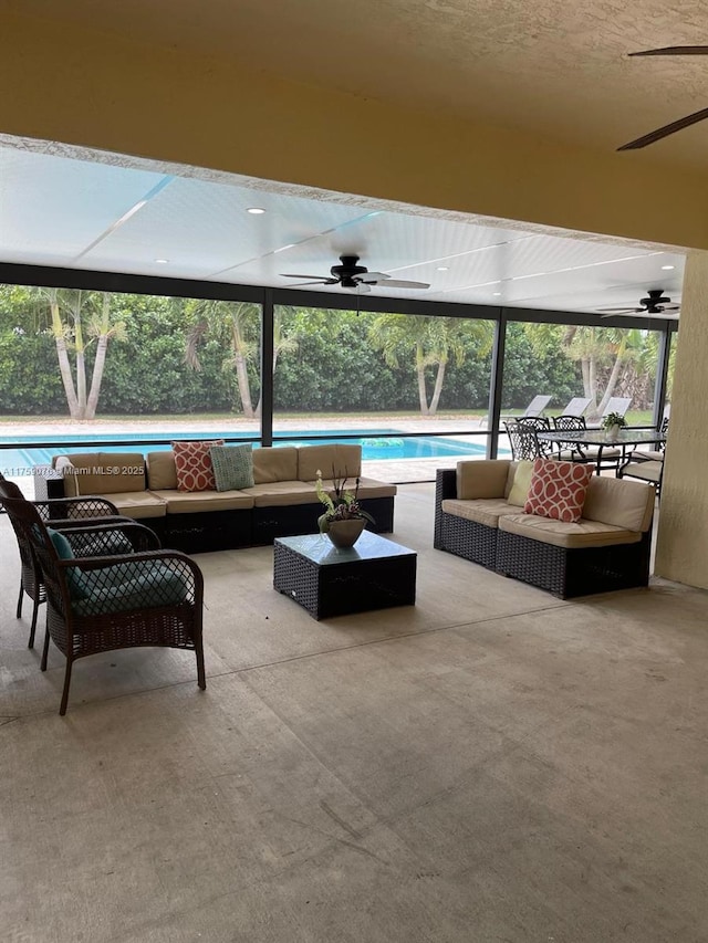 sunroom with ceiling fan