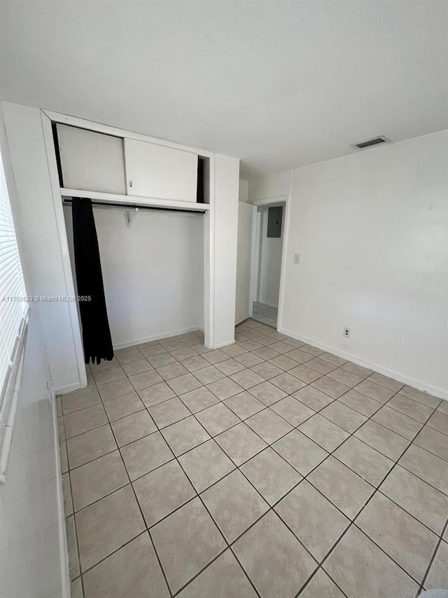 unfurnished bedroom featuring visible vents, a closet, and baseboards