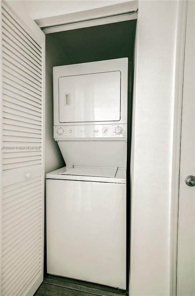 laundry room featuring laundry area and stacked washing maching and dryer