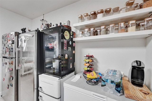 laundry area featuring washer and clothes dryer