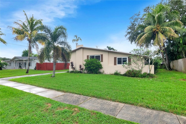 view of front of home featuring a front yard and fence