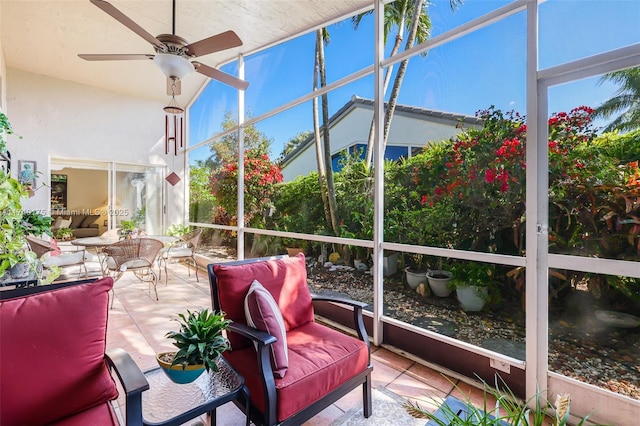 sunroom with ceiling fan