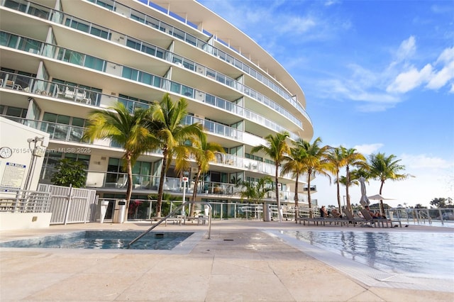 view of swimming pool