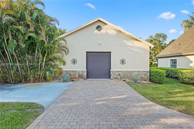 garage featuring decorative driveway