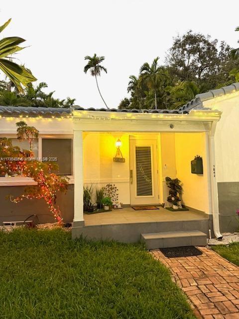 entrance to property featuring stucco siding