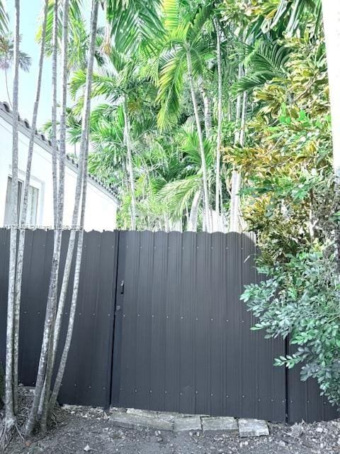 1643 Nethia Dr, Miami, FL 33133 - view of gate