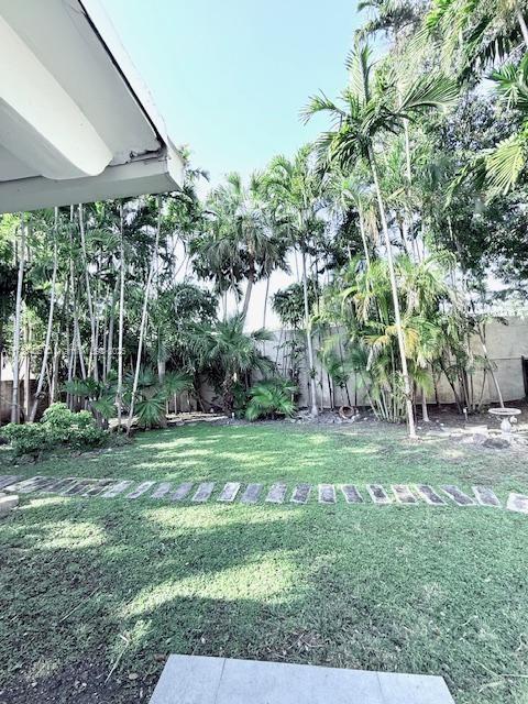 1643 Nethia Dr, Miami, FL 33133 - view of yard