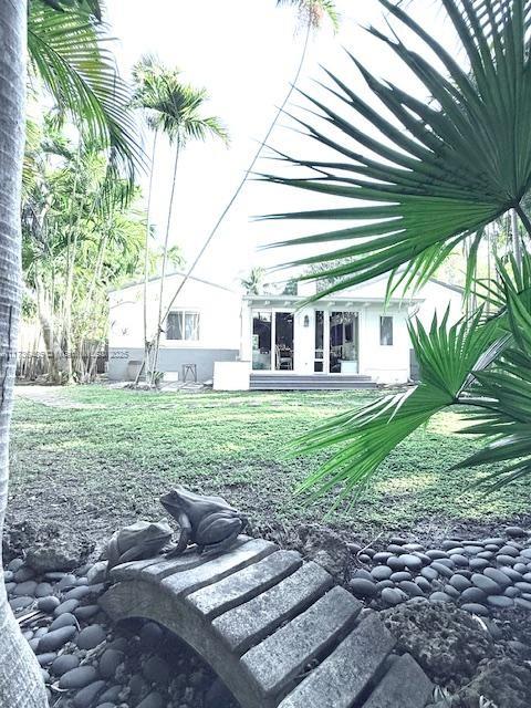 1643 Nethia Dr, Miami, FL 33133 - view of yard