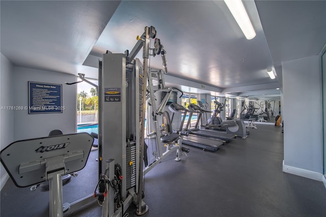 exercise room featuring baseboards