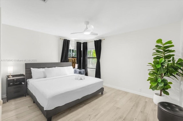 bedroom featuring light wood-style floors, baseboards, and ceiling fan